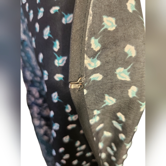 Paisley and Rose Robe - Picture 10 of 10